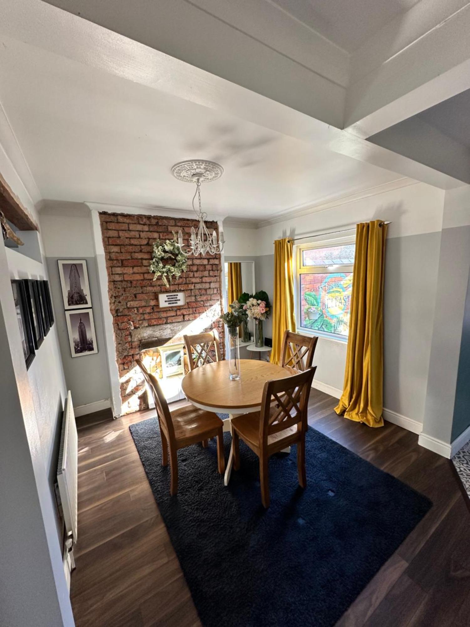 Cosy Two Bed Terraced House 7Min Drive From City ベルファスト エクステリア 写真