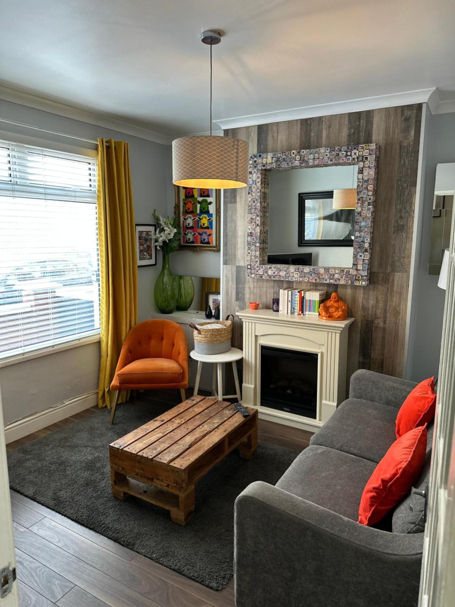 Cosy Two Bed Terraced House 7Min Drive From City ベルファスト エクステリア 写真